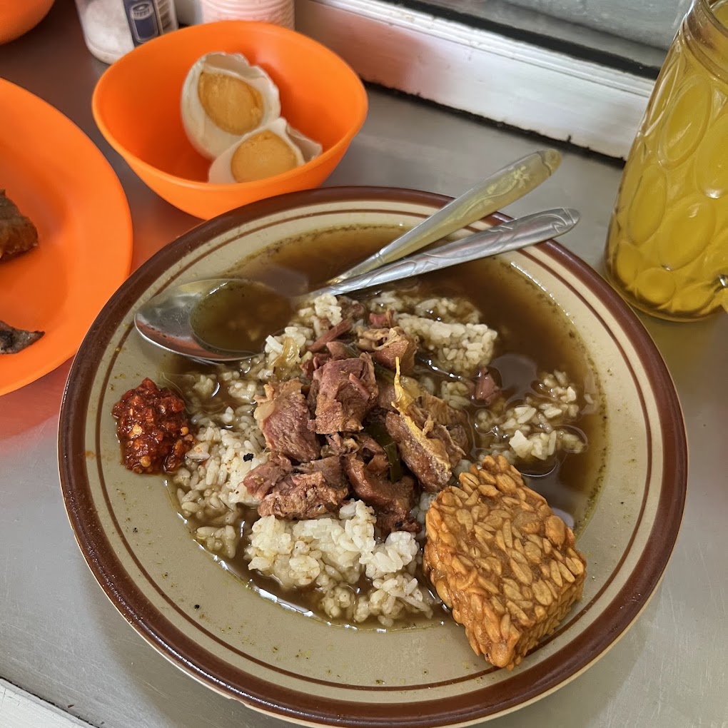 Warung Kiroman, makanan legend di Kota Malang (Timotius Fabians).
