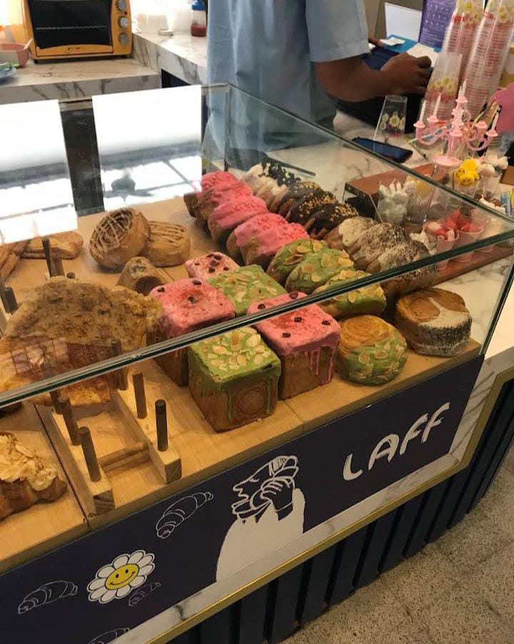 Menu pastry cookies dan cromboloni di Laff Coffee. (Putri Alifah)