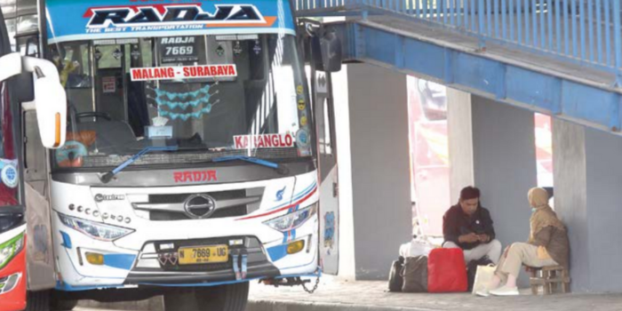 Salah satu bus hendak berangkat dari Terminal Arjosari, beberapa waktu lalu. Pemprov Jatim sudah menyiapkan beberapa koridor dalam skema trayek Trans Jatim (SATRIA CAHYONO / RADAR MALANG).