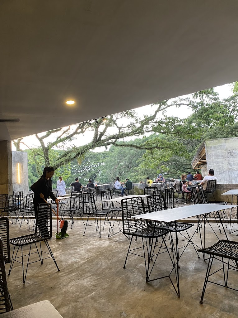 Pemandangan kafe tuang puru di Kota Malang (Asha Brufi).