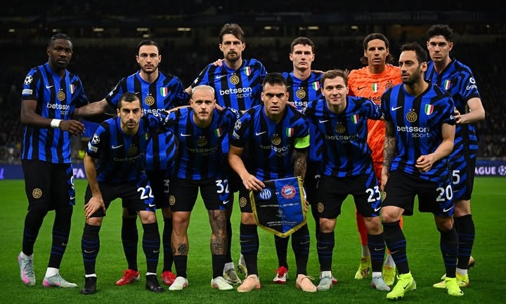 TANGGUH: Skuad Inter Milan saat menghadapi Bayern Munchen (17/4) yang tidak tampil dominan namun bisa mengantarkan mereka lolos semifinal Liga Champions.