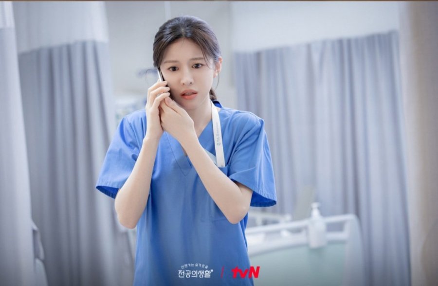 Potret Go Younjung sebagai Oh Yiyeong di K-Drama Resident Playbook. (tvn_drama)