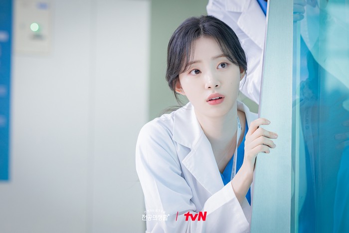 Potret Shin Siah sebagai Pyo Namkyung di K-Drama Resident Playbook. (tvn_drama)