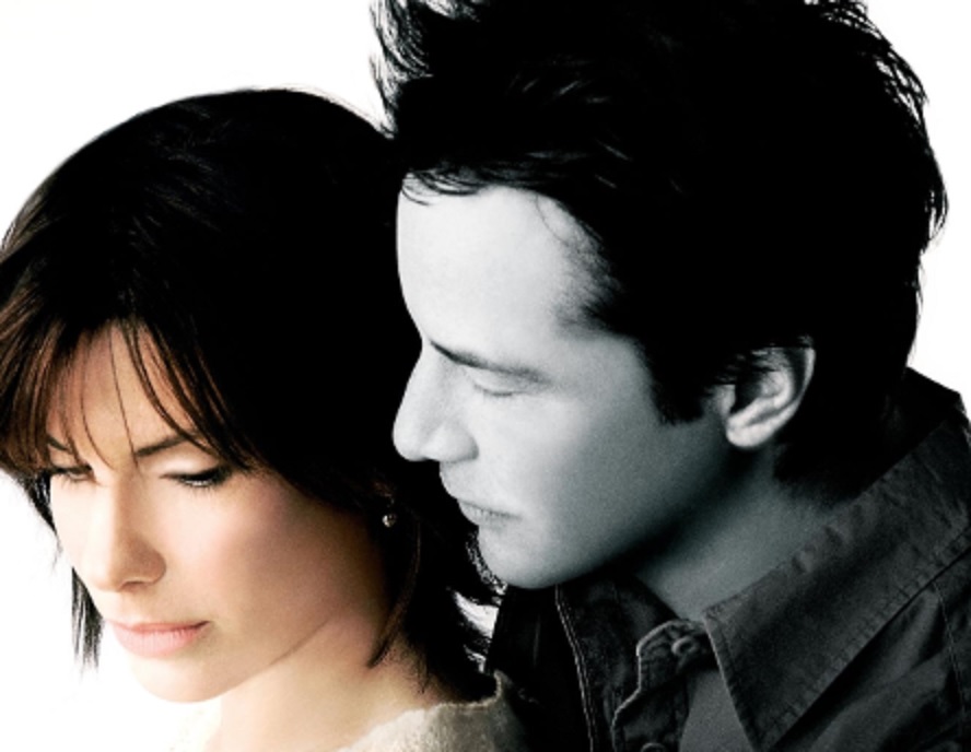 ROMANTIS: Dibintangi Keanu Reeves dan Sandra Bullock film The Lake House menawarkan plot twist yang tak biasa.