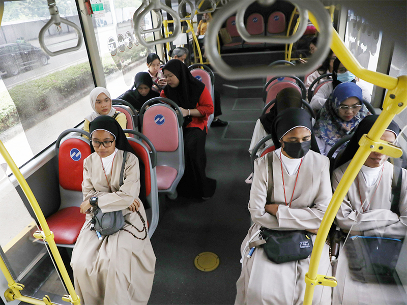 Gubernur DKI Jakarta gratiskan transportasi publik untuk perempuan untuk menyambut hari kartini. (Beritajakarta.id/Mochamad Tresna Suheryanto)