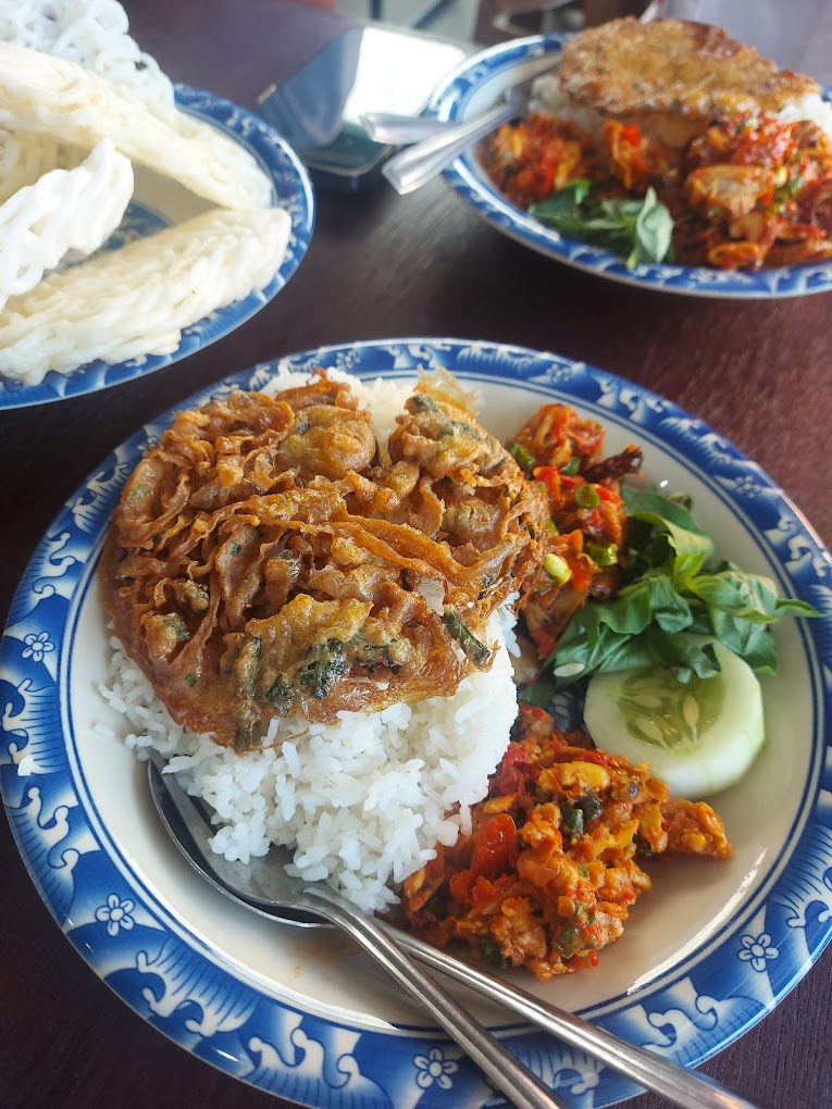 Sambal di Warung Duo Saudara pedas nikmat (Lusvita Anggraini&middot;).
