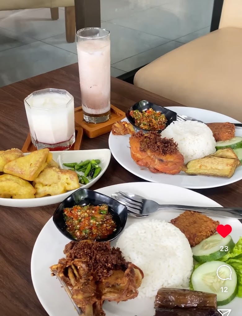 Makanan yang tersedia di Kafe Tumbu (Lif Sari).