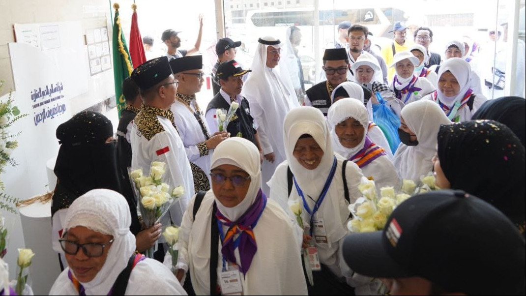 Jemaah haji Indonesia 2024 tiba di salah satu pemondokan di Makkah. (MCH 2024)