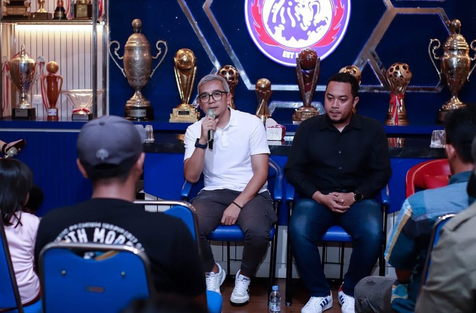 Pertemuan antara manajemen Arema FC dengan keluarga korban Tragedi Kanjuruhan. (IDN Times/ Media Officer Arema FC)