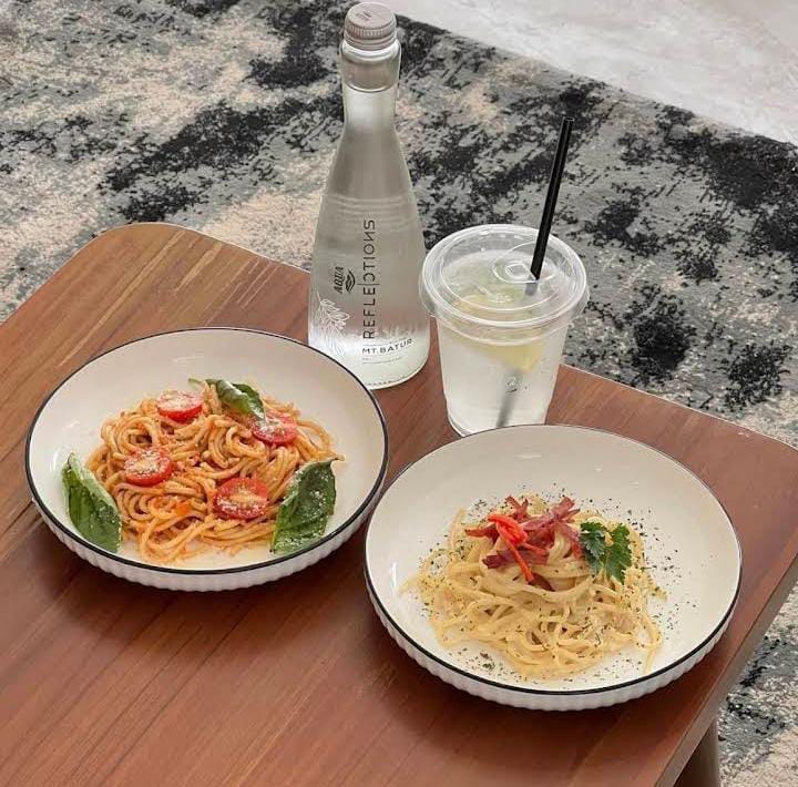 Beberapa menu yang disajikan di Foursense Coffee. (Foursense Coffee)