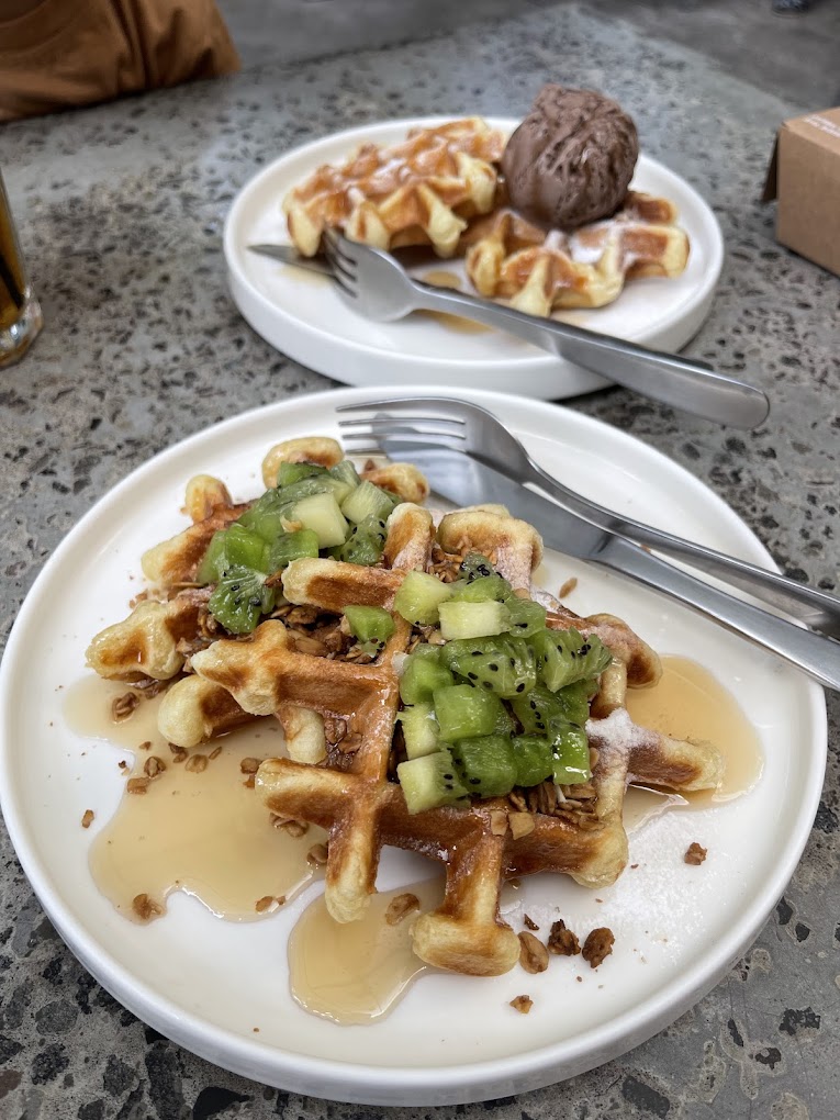 Waffle andalan Kafe Volks Waffle di Kota Malang (Yeni kusuma Wardani).