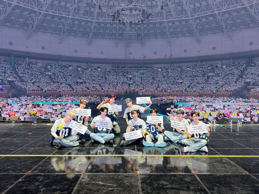 ZEROBASEONE (ZB1) Berhasil Melaksanakan Fancon "Blue Mansion" di KSPO DOME, Seoul, Korea Selatan (X @ZB1_official)