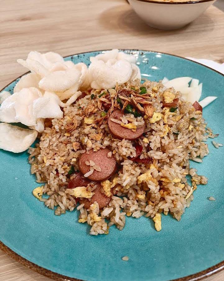 Nasi Goreng Smoke Beef yang disajikan di Uncle Poa.  (coba2something)