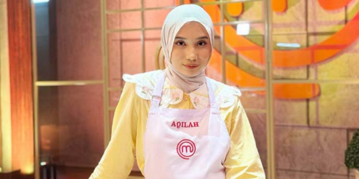 BUAH KEGIGIHAN: Aqilah Natasya Rahman berpose di Galeri MasterChef Indonesia Season 12. Dia sudah menembus posisi 15 besar.