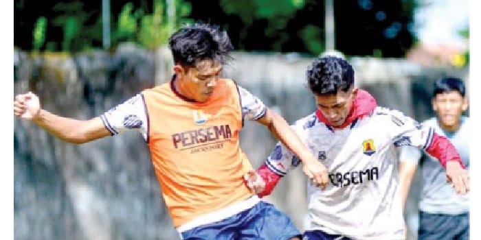 START BAGUS: Pemain Persema Malang menjalani sesi latihan sebelum melawan Persikos Kota Sorong di Stadion Kota Barat, Solo, kemarin.