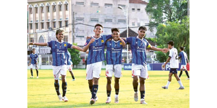 PERFORMA BAGUS: Para pemain Persema Malang merayakan gol ke  gawang Victory dairi FC dalam laga babak 64 besar Liga 4 Nasional di  Stadion Kota Barat, kemarin.