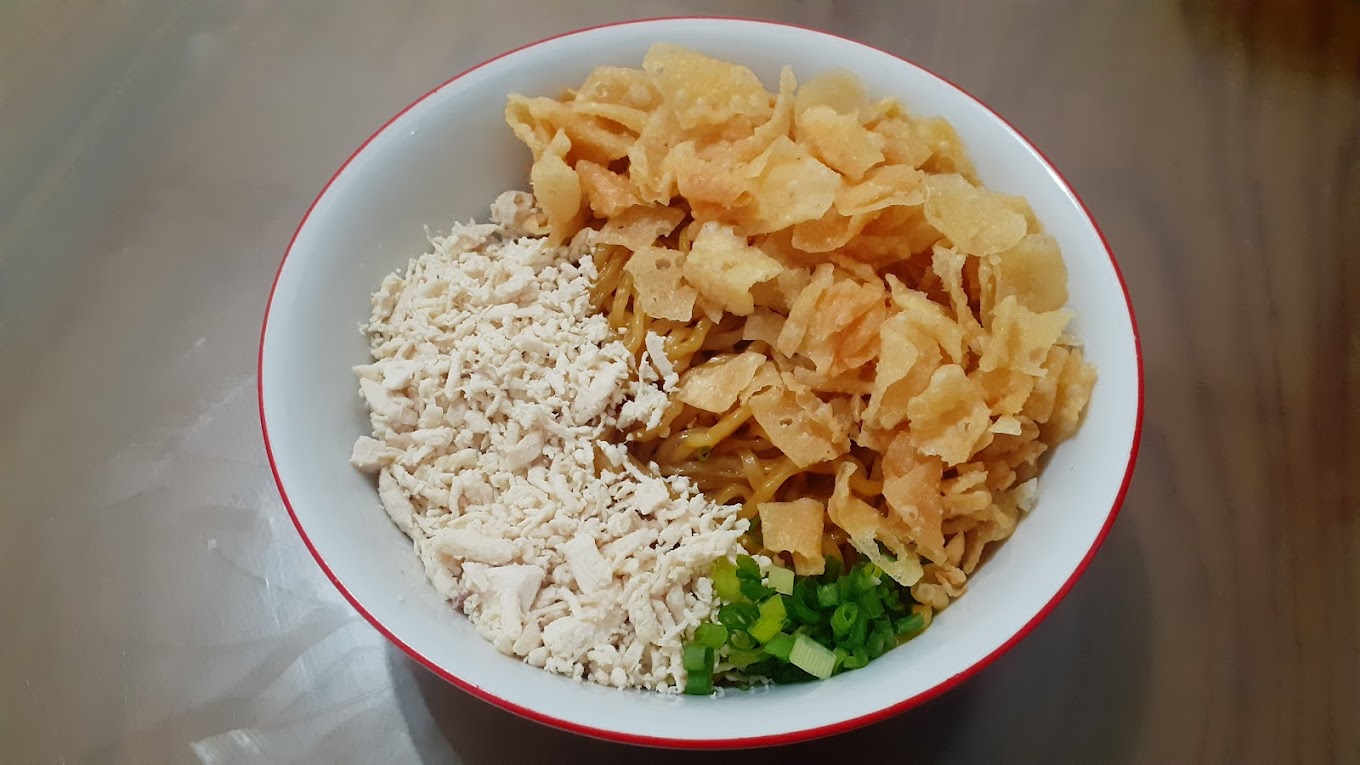 Mie yamin masih menjadi makanan favorit mahasiswa di Kota Malang (hari ismail).