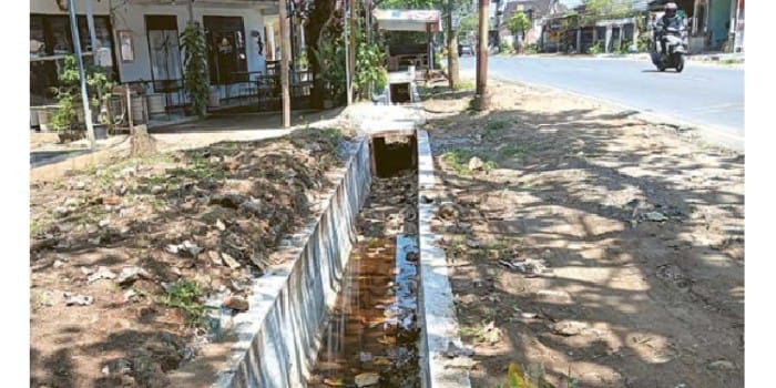 CEGAH BANJIR: Drainase yang berada di Jalan Wonokerso, Kecamatan Pakisaji sudah diperbaiki. Kawasan yang sebelumnya jadi langganan banjir, kini sudah tertanggulangi.