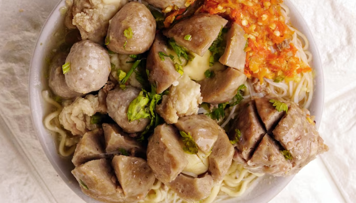 Ilustrasi. Rekomendasi bakso isi di Malang. (freepik.com)