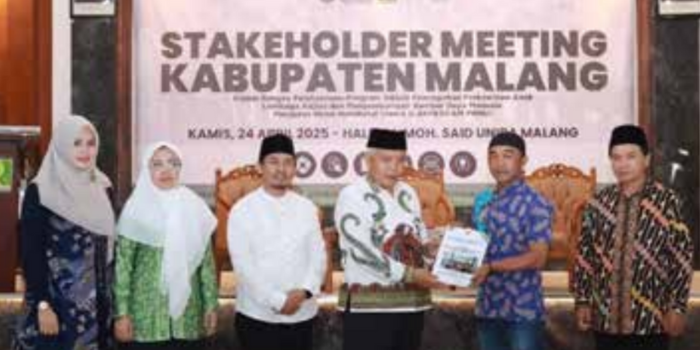 PENCEGAHAN: Bupati Malang H M. Sanusi (tiga dari kanan) menghadiri pertemuan rutin program inklusi pencegahan perkawinan anak di Universitas Raden Rahmat.