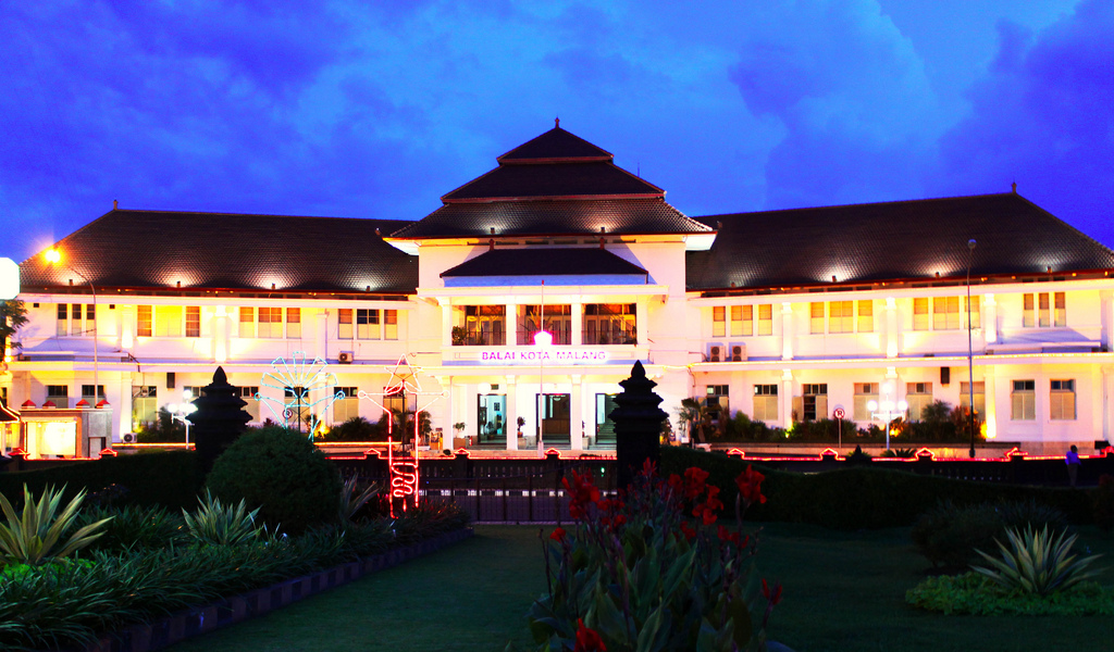 Balai Kota Malang (Wikipedia)