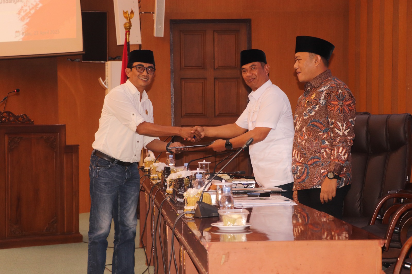 (Pansus) Bidang Pembangunan dan Infrastruktur memberikan sejumlah catatan strategis terhadap Laporan Keterangan Pertanggungjawaban (LKPJ) Bupati Malang Tahun 2024 dalam Rapat Paripurna (23/4).