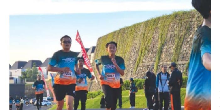 FUN RUN: Peserta Move Forward Run 2025 berlari sampai di garis finis kemarin.
