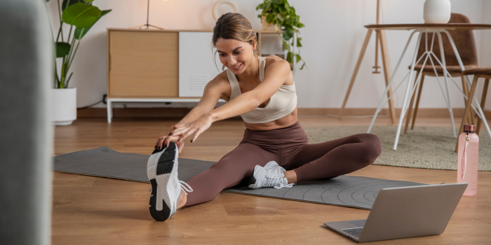 Ilustrasi work out yang dilakukan di rumah (pch.freepik)