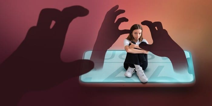 Foto ilustrasi kejahatan teknologi terhadap wanita (Freepik.com)