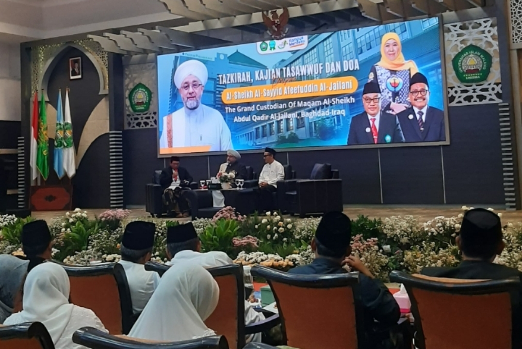KHIDMAT: Unisma menggelar acara tazkirah, kajian tasawuf dan doa bersama ulama internasional, Syeikh Afeefuddin Al-Jailani pada Senin malam (27/4).