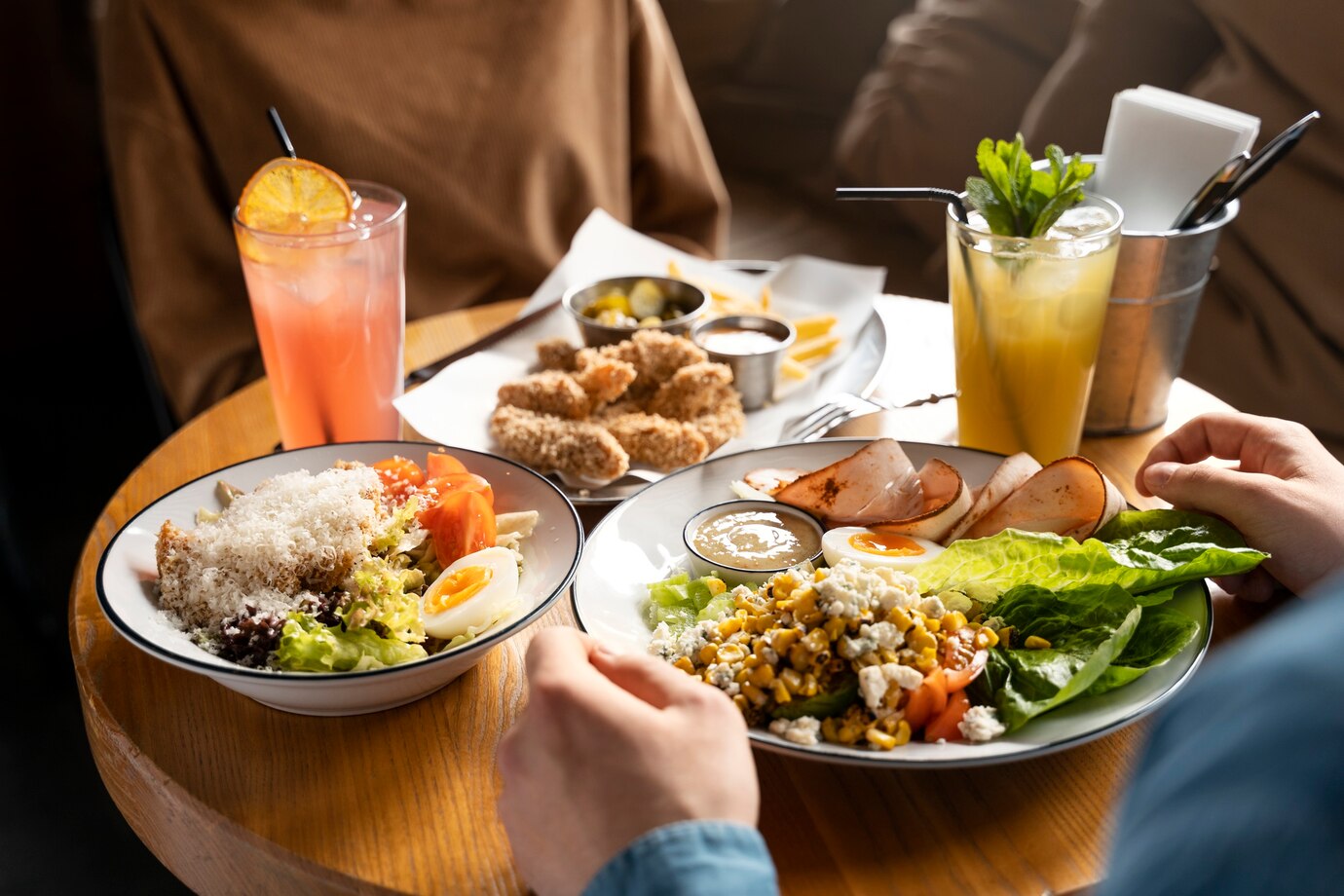 Ilustrasi. Kafe dan resto yang menyajikan helathy food di Kota Malang.  (freepik.com)