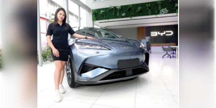 MAKIN DIMINATI: Angka penjualan di Dealer BYD Haka Malang cukup tinggi. Mencapai 45 unit per bulan.