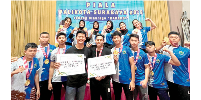 TAMBAH PRESTASI: Atlet Kabaddi Kota Malang meraih medali emas di nomor national style open putri dan seven for five open putra di SMKN 6 Surabaya, beberapa waktu lalu.