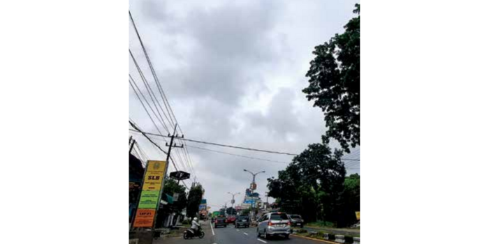 CERAH: Cuaca di jalur Malang-Surabaya terpantau cerah kemarin (4/5). Arus lalu lintas juga lancar (BIYAN MUDZAKY HANINDITO / RADAR KANJURUHAN).