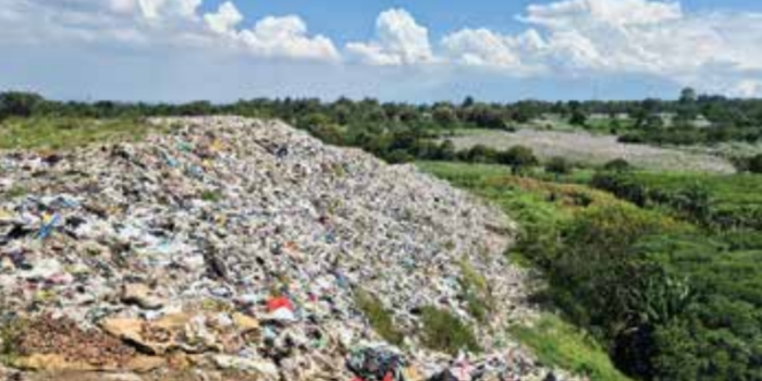 Tumpukan sampah menggunung di area Tempat Pemrosesan Akhir (TPA) Randuagung, Kecamatan Singosari. Area tersebut akan dipasang incinerator (Akhmad Riyadh/Radar Kanjuruhan).