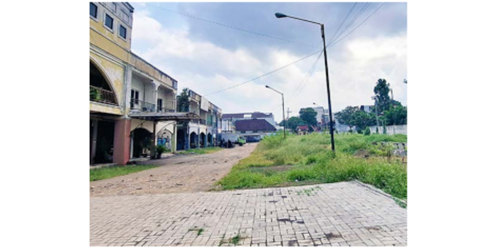 Area dalam eks Terminal Pattimura kini berubah menjadi deretan ruko. Bus dengan beragam jurusan sempat memenuhi Terminal Pattimura pada era 1970 sampai 1980-an. (BIYAN MUDZAKY hANINDITO/ RADAR MALANG)