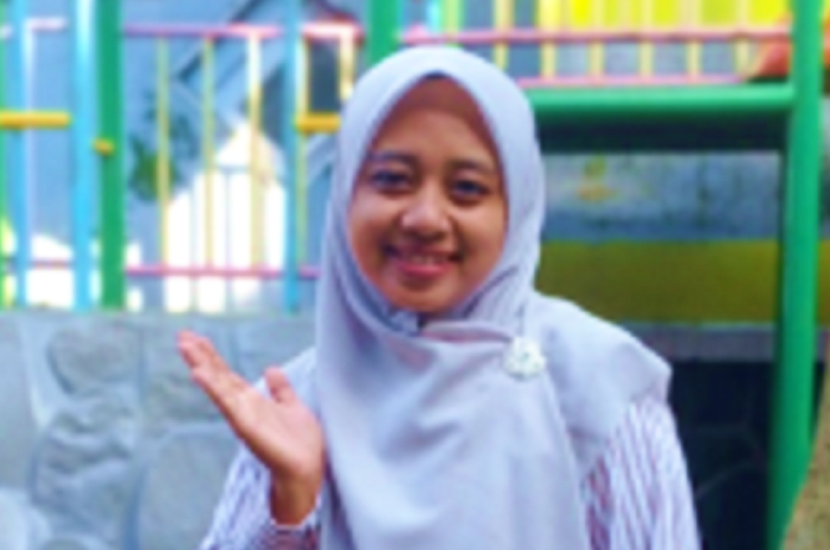 Anis Khamidah, Guru TK Madinah Malang