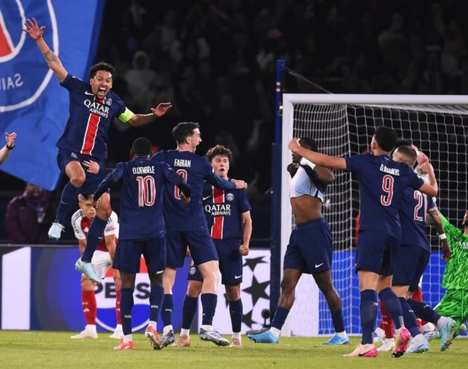 TAK TERBENDUNG: PSG sukses menuntaskan perlawanan Arsenal di Stadion Parc des Princes dengan skor 2-1, mereka lolos ke final Liga Champions dan akan berhadapan dengan Inter Milan.