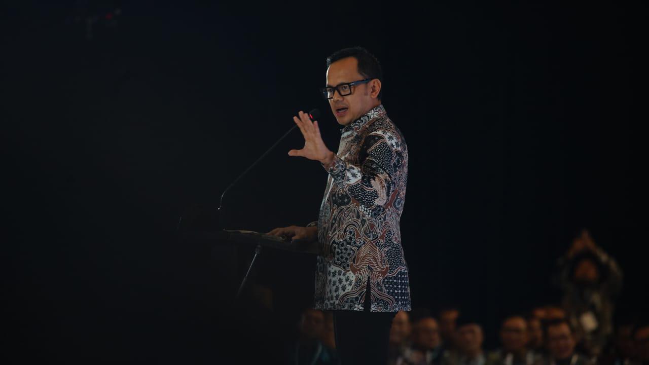 SERIUS: Wamendagri RI, Bima Arya menyampaikan pesan Mendagri agar pemerintah kota terus berfokus pada peningkatan kualitas hidup masyarakat lewat pendidikan, kesehatan, dan penciptaan lapangan kerja.