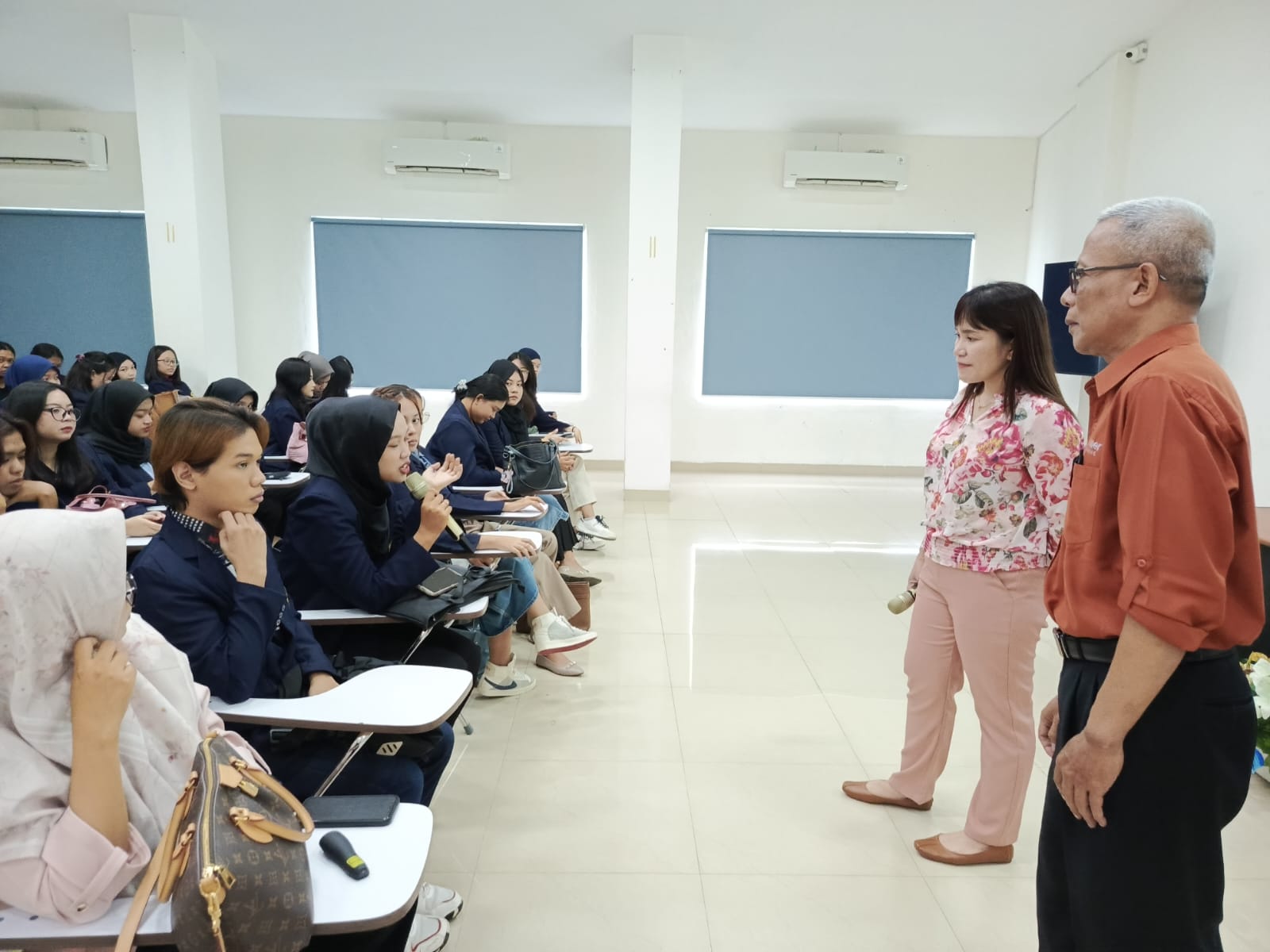 KOLABORASI: Lima kegiatan utama dalam International Academic Collaboration Week: Indonesia&ndash;Philippines di antaranya pengajaran kolaboratif dan diskusi proposal penulisan artikel internasional bersama.