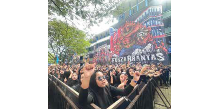 SENI BUDAYA: Ribuan siswa SMK Brantas Karangkates antusiasme merayakan HUT ke-30 kemarin (SMK Brantas Karangkates for Radar Kanjuruhan).
