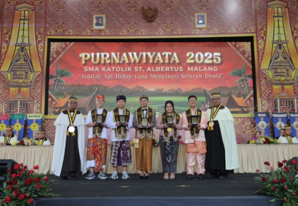 SEMANGAT: SMA Kato&shy;lik St. Albertus (SMA Dempo) menggelar Purnawiyata 2025, ke&shy;marin (10/5). Sebanyak 378 siswa dinyatakan lulus.