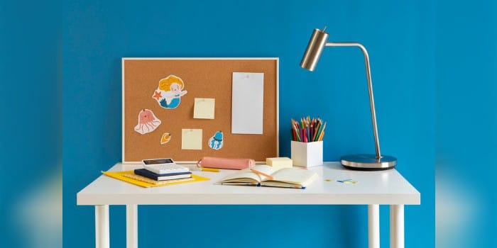 Meja Belajar (sumber foto: freepik)