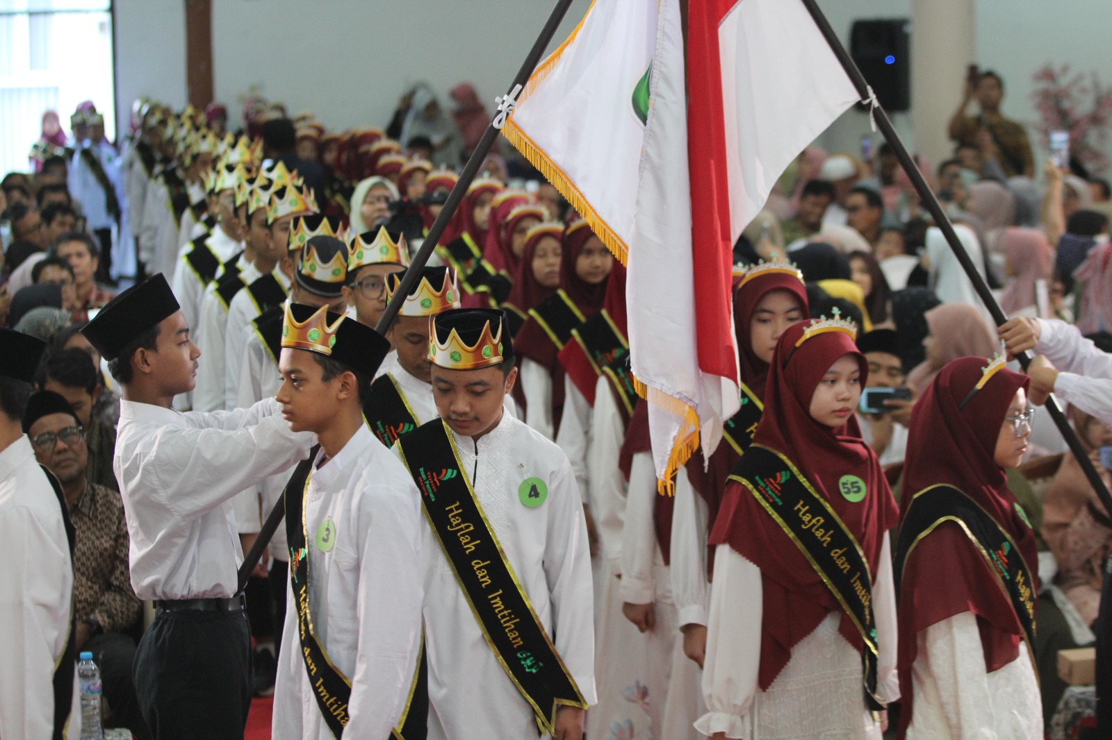 KHIDMAT: Suasana Haflah dan Imtihan siswa Yayasan Insan Permata di aula SMK Negeri 2 Kota Malang (10/5).
