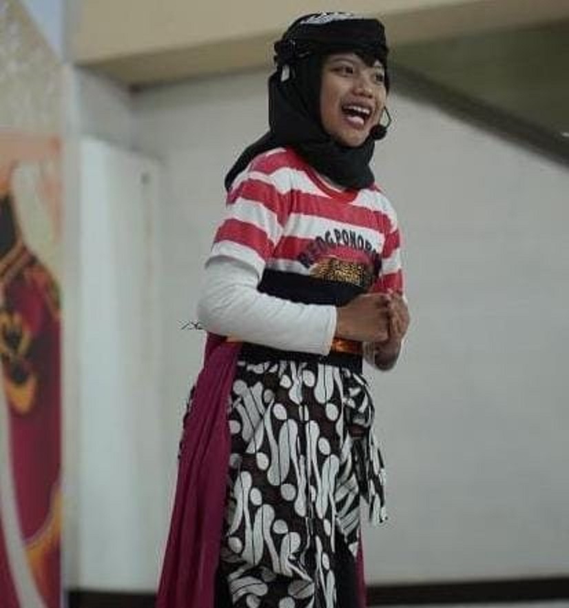 MAKSIMAL: Hanum Kayla Kinanti, siswi kelas V-A SD Muhammadiyah 3 Assalaam, berhasil mengukir prestasi gemilang. Dalam ajang Etalase Budaya 2.0 yang diselenggarakan oleh Sanggar Tari Sriwedari.