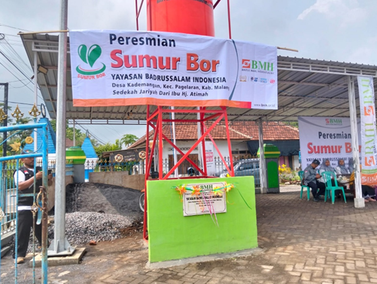 TERBANGUN: Tower besi beserta tendon air serta instalasi pipanisasi sumur bor BMH.