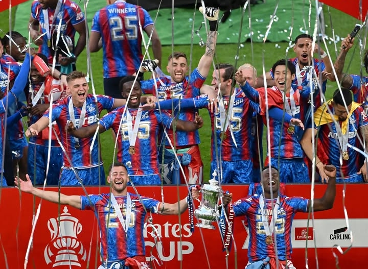 Euforia kemenangan Crystal Palace usai mengalahkan Manchester City dalam final Piala FA tadi malam.