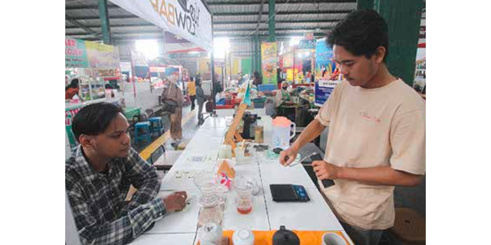 UNIK: Kite Slowbar hadir di Pasar Klojen sejak bulan Januari lalu. Layanan mereka seperti slow bar cafe pada umumnya.