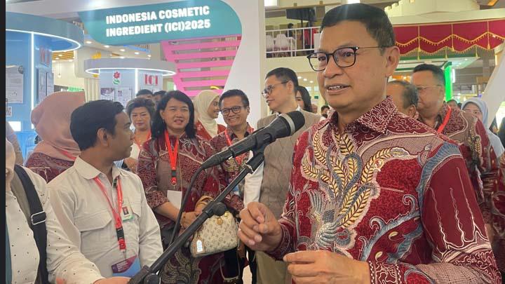 Ketua BPOM, Taruna Ikrar di acara pembukaan Indonesia Cosmetics Ingredients 2025 di JiExpo Kemayoran, Jakarta Utara. ( Cantika/Najwa Azzahra)