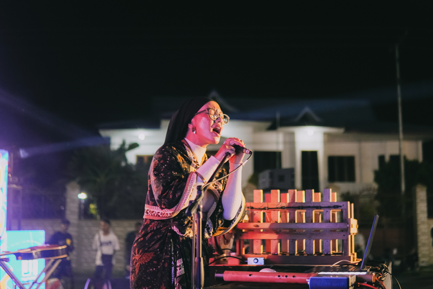 EKSPRESIF: Rani Jambak, seniman dan komposer asal Medan yang kini tinggal di Lasi Sumatera Barat, yang dikenal dengan rekayasa instrumen dan riset soundscape.